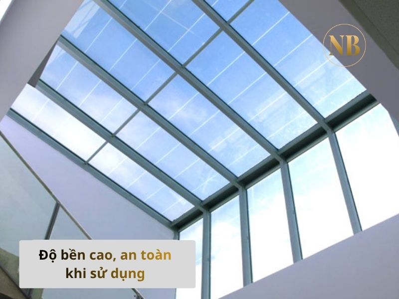 Giếng trời bằng tấm Polycarbonate có độ bền cao, an toàn khi sử dụng