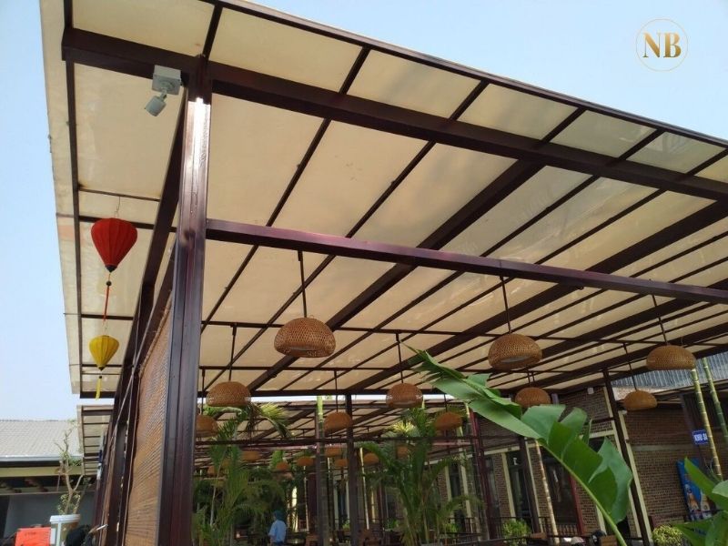 Tấm Poly đa dạng thiết kế, tạo dấu ấn riêng cho quán