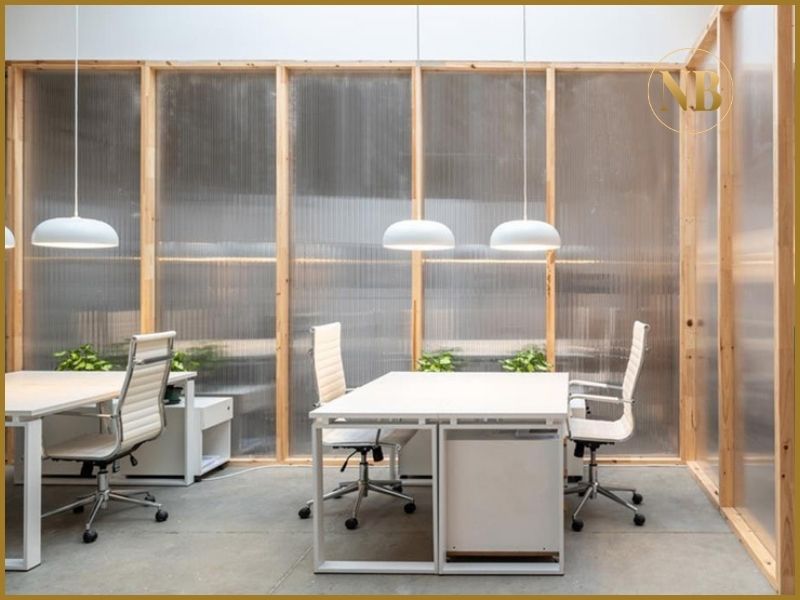 Lựa chọn tấm Polycarbonate làm vách ngăn văn phòng
